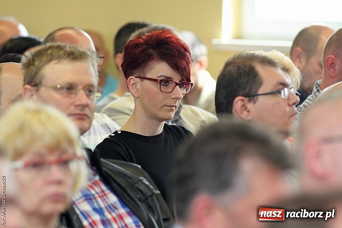 Zdjęcie w galerii na portalu naszraciborz.pl: Jak światło słoneczne przerabiać na prąd, czyli konferencja w Pietrowicach i otwarcie wystawy wiadomości z regionu