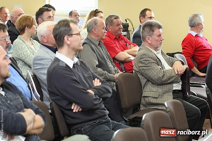 Zdjęcie w galerii na portalu naszraciborz.pl: Jak światło słoneczne przerabiać na prąd, czyli konferencja w Pietrowicach i otwarcie wystawy wiadomości z regionu