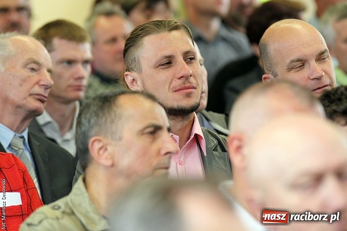 Zdjęcie w galerii na portalu naszraciborz.pl: Jak światło słoneczne przerabiać na prąd, czyli konferencja w Pietrowicach i otwarcie wystawy wiadomości z regionu