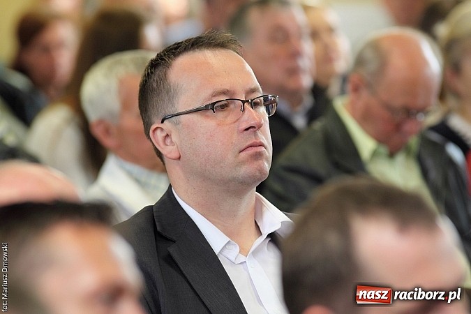 Zdjęcie w galerii na portalu naszraciborz.pl: Jak światło słoneczne przerabiać na prąd, czyli konferencja w Pietrowicach i otwarcie wystawy wiadomości z regionu