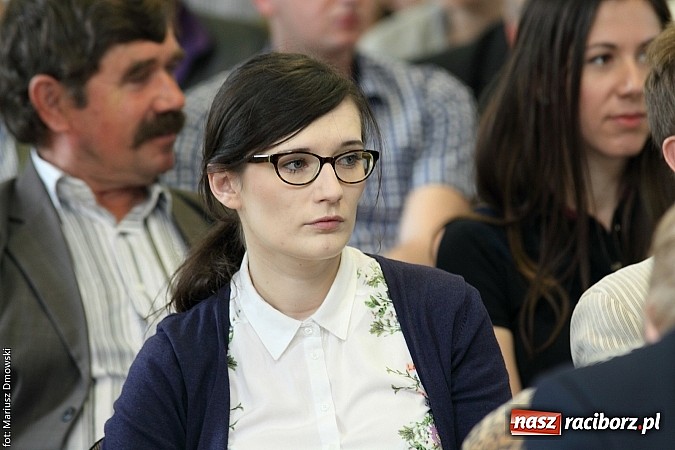 Zdjęcie w galerii na portalu naszraciborz.pl: Jak światło słoneczne przerabiać na prąd, czyli konferencja w Pietrowicach i otwarcie wystawy wiadomości z regionu