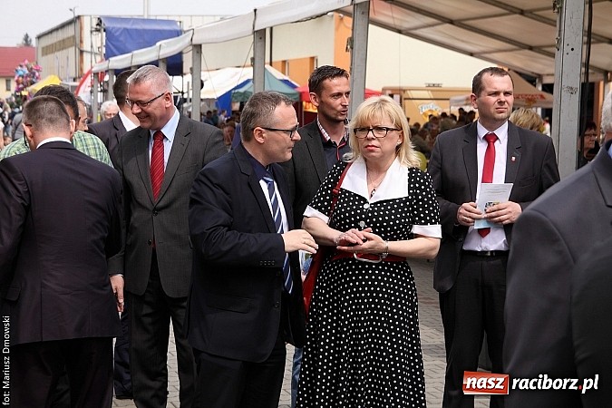 Zdjęcie w galerii na portalu naszraciborz.pl: Jak światło słoneczne przerabiać na prąd, czyli konferencja w Pietrowicach i otwarcie wystawy wiadomości z regionu