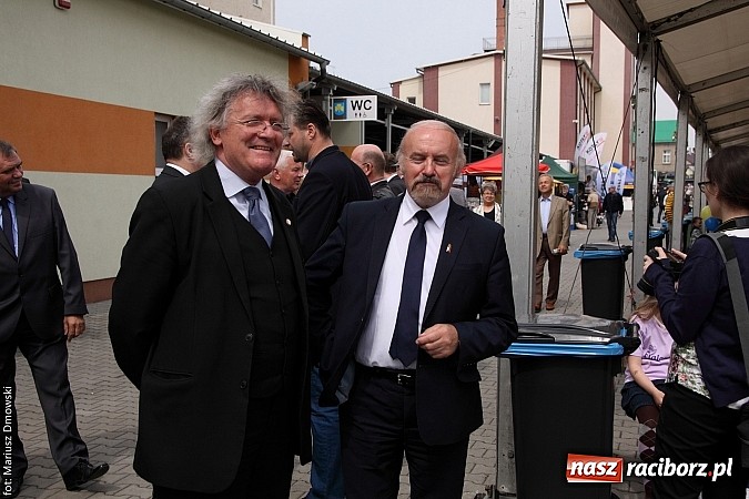 Zdjęcie w galerii na portalu naszraciborz.pl: Jak światło słoneczne przerabiać na prąd, czyli konferencja w Pietrowicach i otwarcie wystawy wiadomości z regionu