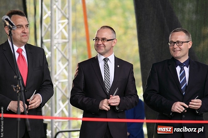 Zdjęcie w galerii na portalu naszraciborz.pl: Jak światło słoneczne przerabiać na prąd, czyli konferencja w Pietrowicach i otwarcie wystawy wiadomości z regionu