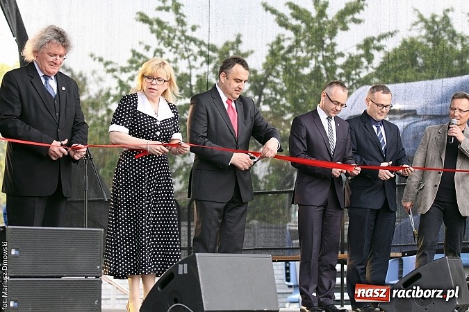Zdjęcie w galerii na portalu naszraciborz.pl: Jak światło słoneczne przerabiać na prąd, czyli konferencja w Pietrowicach i otwarcie wystawy wiadomości z regionu