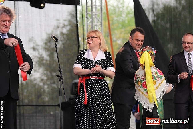 Zdjęcie w galerii na portalu naszraciborz.pl: Jak światło słoneczne przerabiać na prąd, czyli konferencja w Pietrowicach i otwarcie wystawy wiadomości z regionu