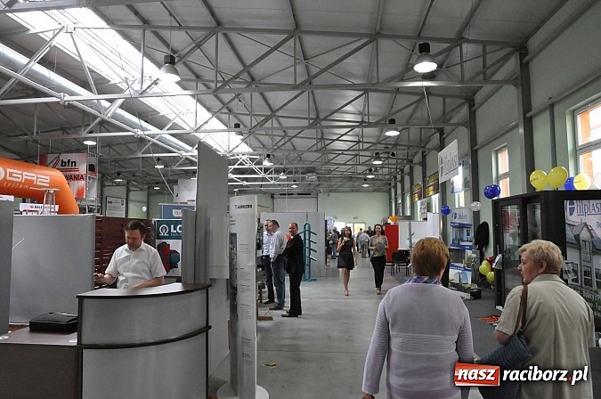 Zdjęcie w galerii na portalu naszraciborz.pl: Ruszyła 15. pietrowicka Eko-Wystawa. Warto odwiedzić stoiska. Bogaty program artystyczny wiadomości z regionu