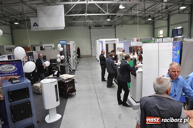 Zdjęcie w galerii na portalu naszraciborz.pl: Ruszyła 15. pietrowicka Eko-Wystawa. Warto odwiedzić stoiska. Bogaty program artystyczny wiadomości z regionu