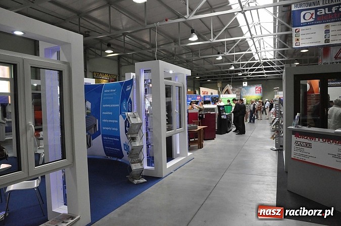 Zdjęcie w galerii na portalu naszraciborz.pl: Ruszyła 15. pietrowicka Eko-Wystawa. Warto odwiedzić stoiska. Bogaty program artystyczny wiadomości z regionu