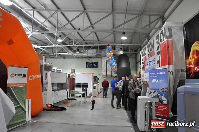 Zdjęcie w galerii na portalu naszraciborz.pl: Ruszyła 15. pietrowicka Eko-Wystawa. Warto odwiedzić stoiska. Bogaty program artystyczny wiadomości z regionu