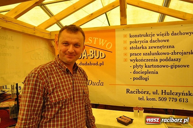 Zdjęcie w galerii na portalu naszraciborz.pl: Ruszyła 15. pietrowicka Eko-Wystawa. Warto odwiedzić stoiska. Bogaty program artystyczny wiadomości z regionu