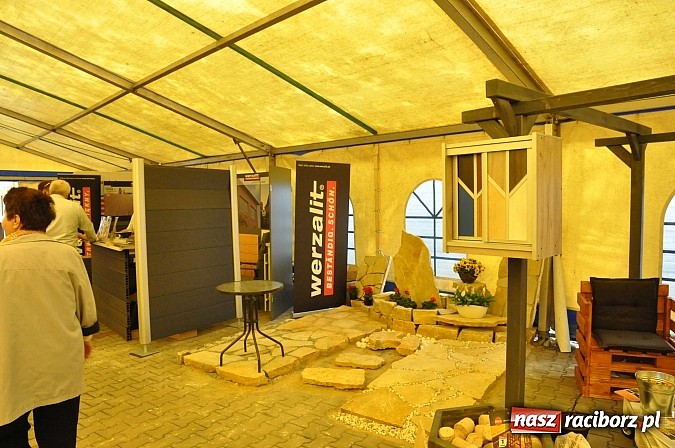 Zdjęcie w galerii na portalu naszraciborz.pl: Ruszyła 15. pietrowicka Eko-Wystawa. Warto odwiedzić stoiska. Bogaty program artystyczny wiadomości z regionu