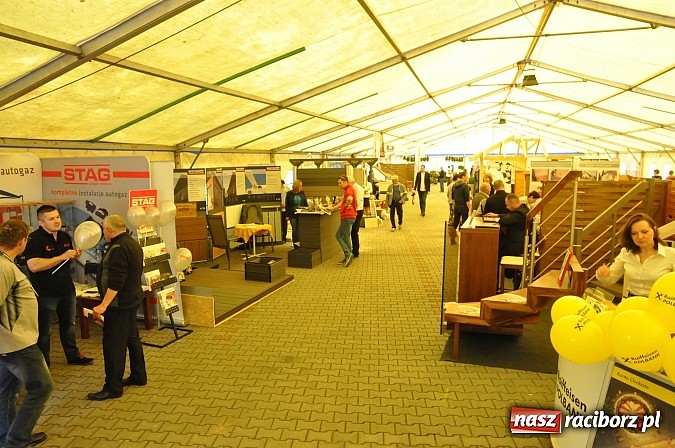 Zdjęcie w galerii na portalu naszraciborz.pl: Ruszyła 15. pietrowicka Eko-Wystawa. Warto odwiedzić stoiska. Bogaty program artystyczny wiadomości z regionu