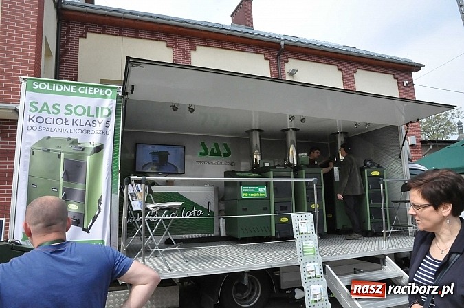 Zdjęcie w galerii na portalu naszraciborz.pl: Ruszyła 15. pietrowicka Eko-Wystawa. Warto odwiedzić stoiska. Bogaty program artystyczny wiadomości z regionu