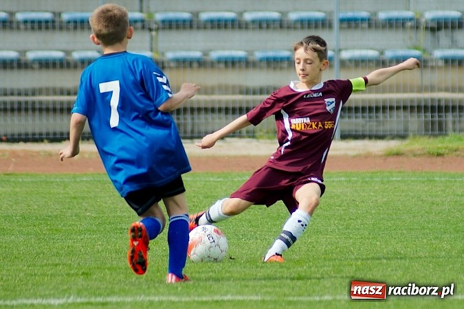 Zdjęcie w galerii na portalu naszraciborz.pl: Tak się bawi i wygrywa Racibórz! Młodzi Unici pokonali Jastrzębie wiadomości z regionu
