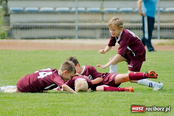Zdjęcie w galerii na portalu naszraciborz.pl: Tak się bawi i wygrywa Racibórz! Młodzi Unici pokonali Jastrzębie wiadomości z regionu