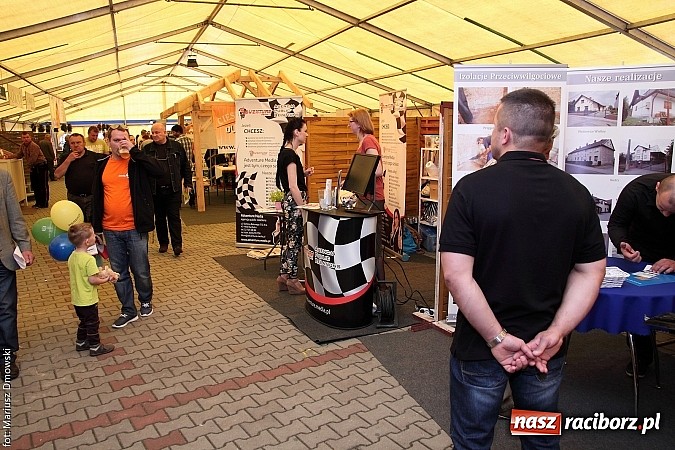 Zdjęcie w galerii na portalu naszraciborz.pl: Eko-Wystawa. Zobacz jak wyglądają stoiska i kto wystąpił na scenie wiadomości z regionu