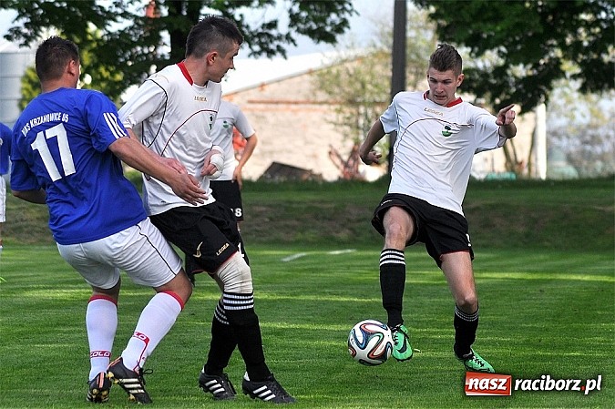 Zdjęcie w galerii na portalu naszraciborz.pl: Pogrom w Krzanowicach. Wicelider wygrał dziewięcioma bramkami wiadomości z regionu