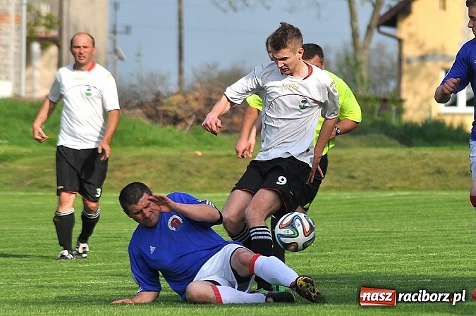 Zdjęcie w galerii na portalu naszraciborz.pl: Pogrom w Krzanowicach. Wicelider wygrał dziewięcioma bramkami wiadomości z regionu
