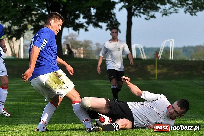 Zdjęcie w galerii na portalu naszraciborz.pl: Pogrom w Krzanowicach. Wicelider wygrał dziewięcioma bramkami wiadomości z regionu