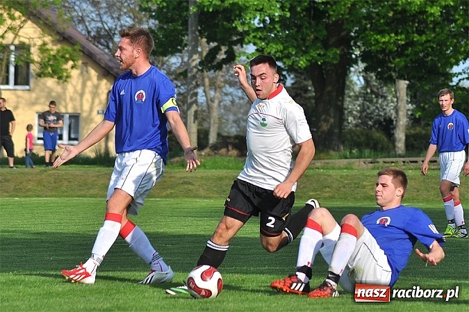 Zdjęcie w galerii na portalu naszraciborz.pl: Pogrom w Krzanowicach. Wicelider wygrał dziewięcioma bramkami wiadomości z regionu