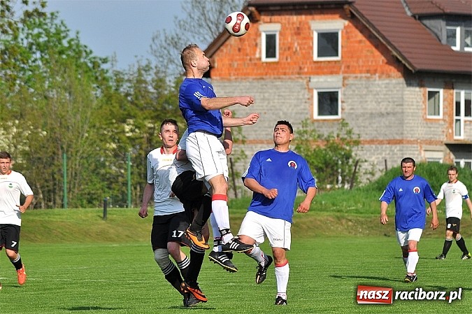 Zdjęcie w galerii na portalu naszraciborz.pl: Pogrom w Krzanowicach. Wicelider wygrał dziewięcioma bramkami wiadomości z regionu