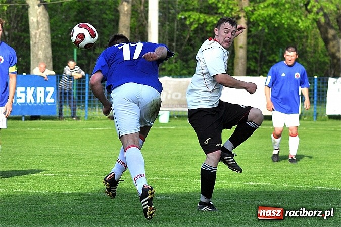Zdjęcie w galerii na portalu naszraciborz.pl: Pogrom w Krzanowicach. Wicelider wygrał dziewięcioma bramkami wiadomości z regionu