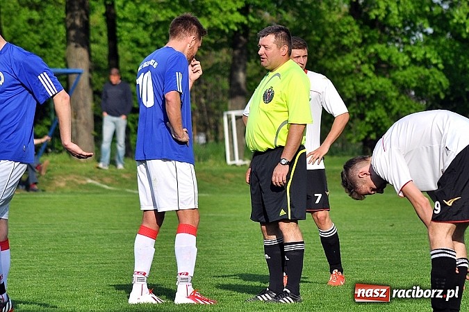 Zdjęcie w galerii na portalu naszraciborz.pl: Pogrom w Krzanowicach. Wicelider wygrał dziewięcioma bramkami wiadomości z regionu