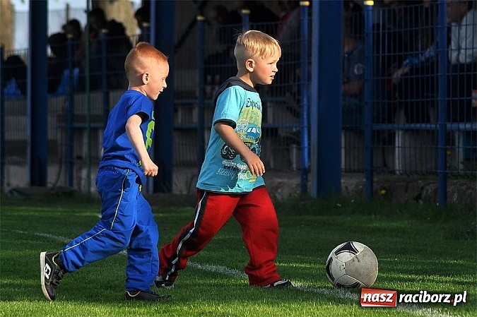 Zdjęcie w galerii na portalu naszraciborz.pl: Pogrom w Krzanowicach. Wicelider wygrał dziewięcioma bramkami wiadomości z regionu