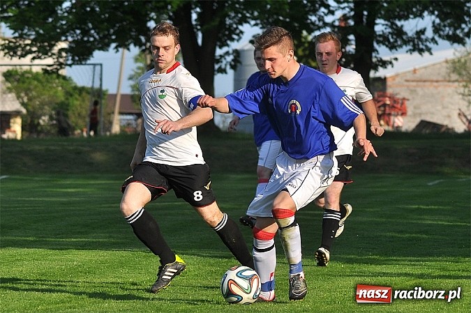 Zdjęcie w galerii na portalu naszraciborz.pl: Pogrom w Krzanowicach. Wicelider wygrał dziewięcioma bramkami wiadomości z regionu
