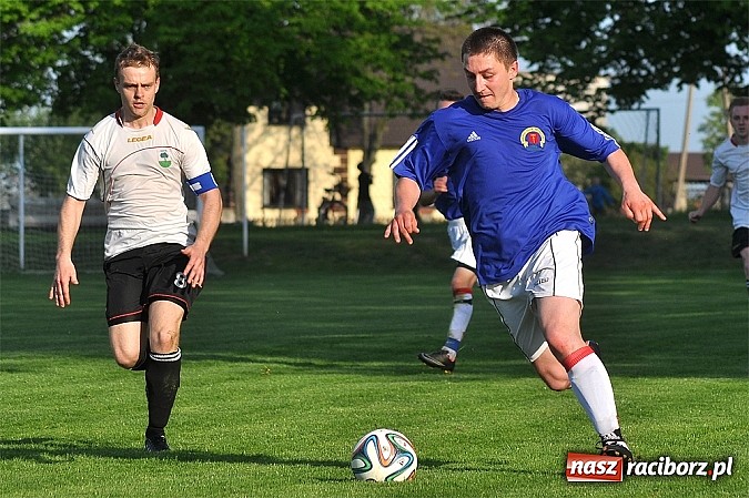 Zdjęcie w galerii na portalu naszraciborz.pl: Pogrom w Krzanowicach. Wicelider wygrał dziewięcioma bramkami wiadomości z regionu