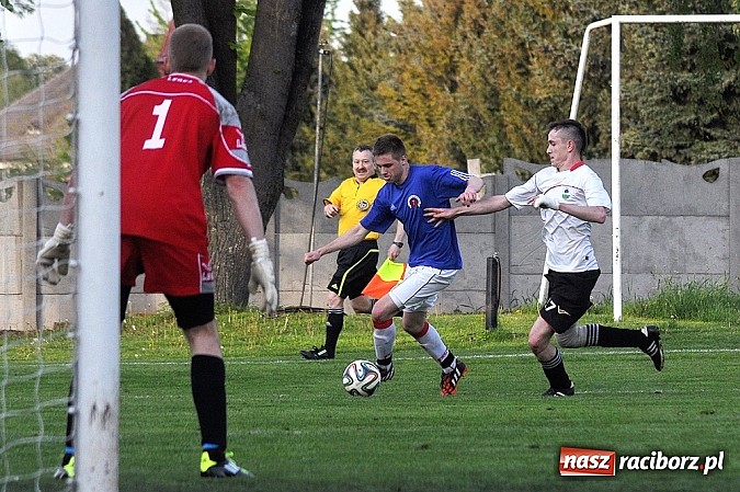 Zdjęcie w galerii na portalu naszraciborz.pl: Pogrom w Krzanowicach. Wicelider wygrał dziewięcioma bramkami wiadomości z regionu