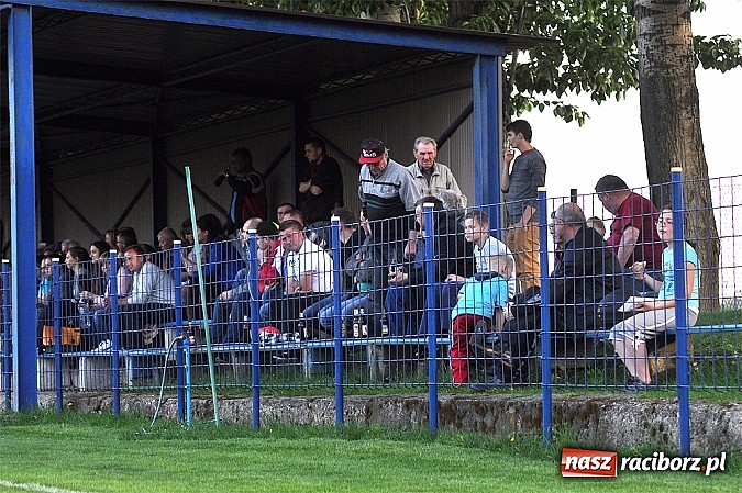 Zdjęcie w galerii na portalu naszraciborz.pl: Pogrom w Krzanowicach. Wicelider wygrał dziewięcioma bramkami wiadomości z regionu