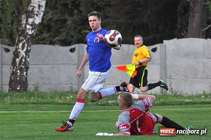 Zdjęcie w galerii na portalu naszraciborz.pl: Pogrom w Krzanowicach. Wicelider wygrał dziewięcioma bramkami wiadomości z regionu
