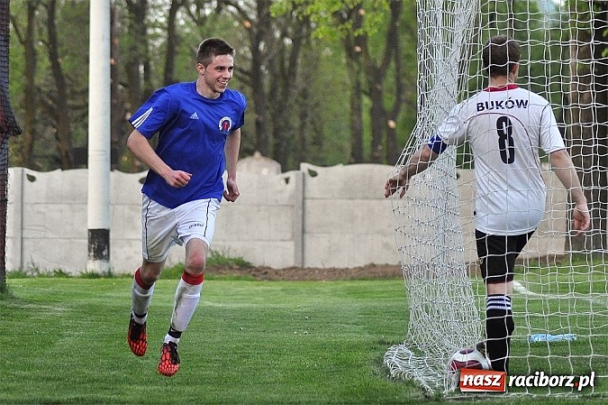 Zdjęcie w galerii na portalu naszraciborz.pl: Pogrom w Krzanowicach. Wicelider wygrał dziewięcioma bramkami wiadomości z regionu