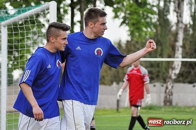 Zdjęcie w galerii na portalu naszraciborz.pl: Pogrom w Krzanowicach. Wicelider wygrał dziewięcioma bramkami wiadomości z regionu