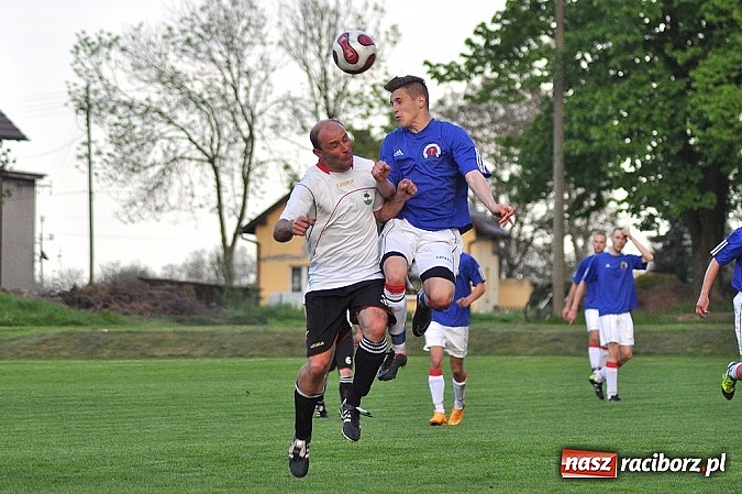 Zdjęcie w galerii na portalu naszraciborz.pl: Pogrom w Krzanowicach. Wicelider wygrał dziewięcioma bramkami wiadomości z regionu