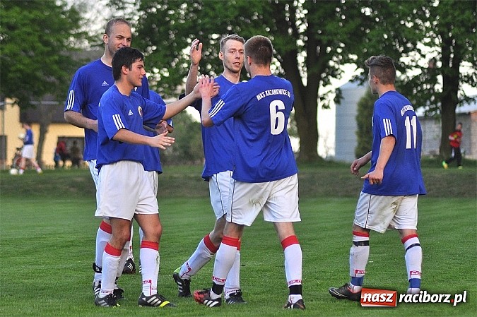 Zdjęcie w galerii na portalu naszraciborz.pl: Pogrom w Krzanowicach. Wicelider wygrał dziewięcioma bramkami wiadomości z regionu