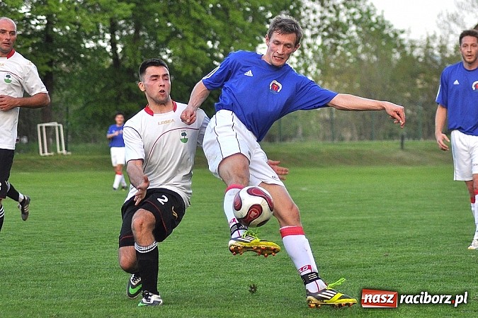 Zdjęcie w galerii na portalu naszraciborz.pl: Pogrom w Krzanowicach. Wicelider wygrał dziewięcioma bramkami wiadomości z regionu