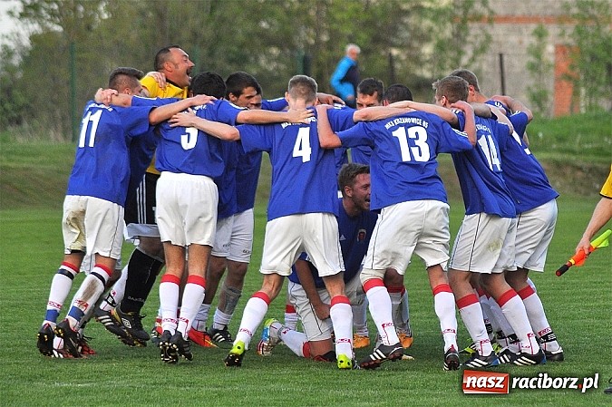 Zdjęcie w galerii na portalu naszraciborz.pl: Pogrom w Krzanowicach. Wicelider wygrał dziewięcioma bramkami wiadomości z regionu