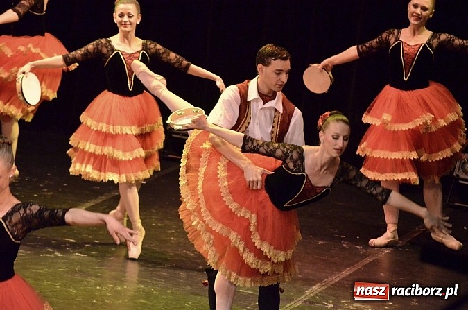 Zdjęcie w galerii na portalu naszraciborz.pl: Widowiskowy Ballet Magnificat zatańczył w Raciborskim Centrum Kultury wiadomości z regionu