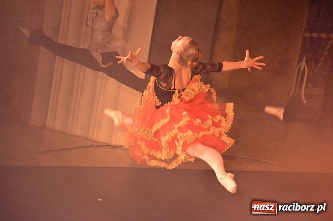 Zdjęcie w galerii na portalu naszraciborz.pl: Widowiskowy Ballet Magnificat zatańczył w Raciborskim Centrum Kultury wiadomości z regionu