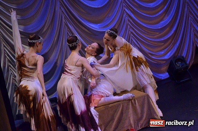 Zdjęcie w galerii na portalu naszraciborz.pl: Widowiskowy Ballet Magnificat zatańczył w Raciborskim Centrum Kultury wiadomości z regionu