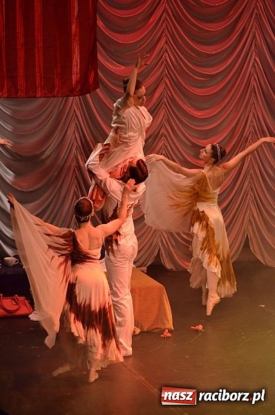 Zdjęcie w galerii na portalu naszraciborz.pl: Widowiskowy Ballet Magnificat zatańczył w Raciborskim Centrum Kultury wiadomości z regionu