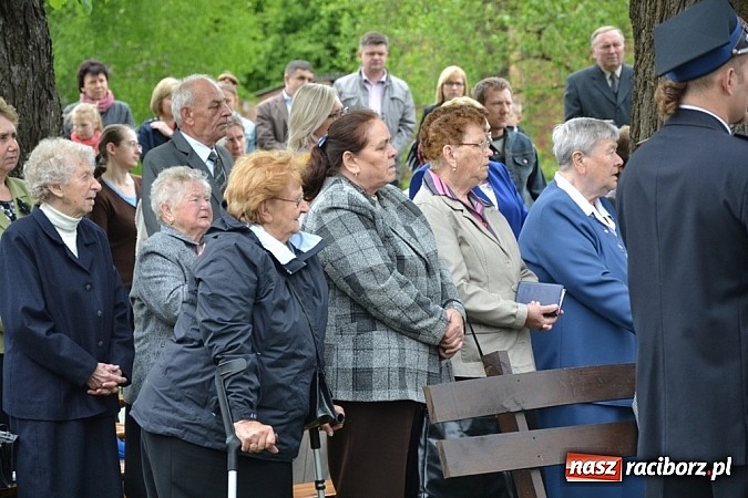 Zdjęcie w galerii na portalu naszraciborz.pl: Wyszli w pole z Izydorem Oraczem! wiadomości z regionu