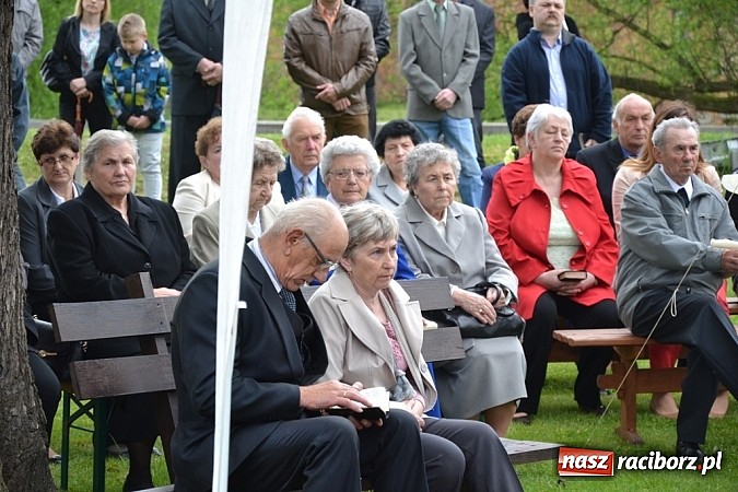 Zdjęcie w galerii na portalu naszraciborz.pl: Wyszli w pole z Izydorem Oraczem! wiadomości z regionu