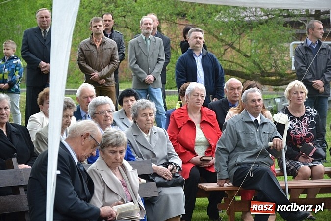 Zdjęcie w galerii na portalu naszraciborz.pl: Wyszli w pole z Izydorem Oraczem! wiadomości z regionu