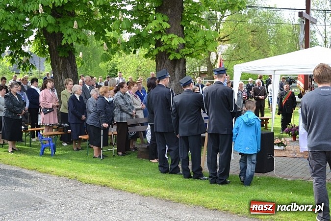 Zdjęcie w galerii na portalu naszraciborz.pl: Wyszli w pole z Izydorem Oraczem! wiadomości z regionu