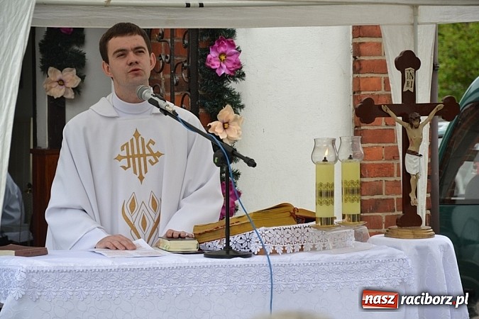 Zdjęcie w galerii na portalu naszraciborz.pl: Wyszli w pole z Izydorem Oraczem! wiadomości z regionu