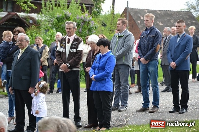 Zdjęcie w galerii na portalu naszraciborz.pl: Wyszli w pole z Izydorem Oraczem! wiadomości z regionu